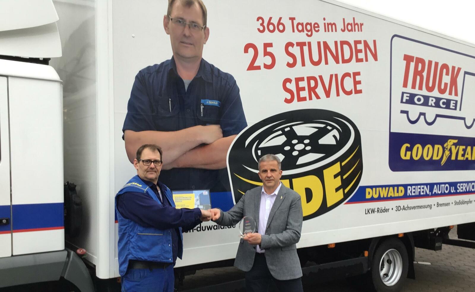 Als eines von fünf Unternehmen wurde Duwald Reifen mit dem Truck Force Service Excellence Awards ausgezeichnet.