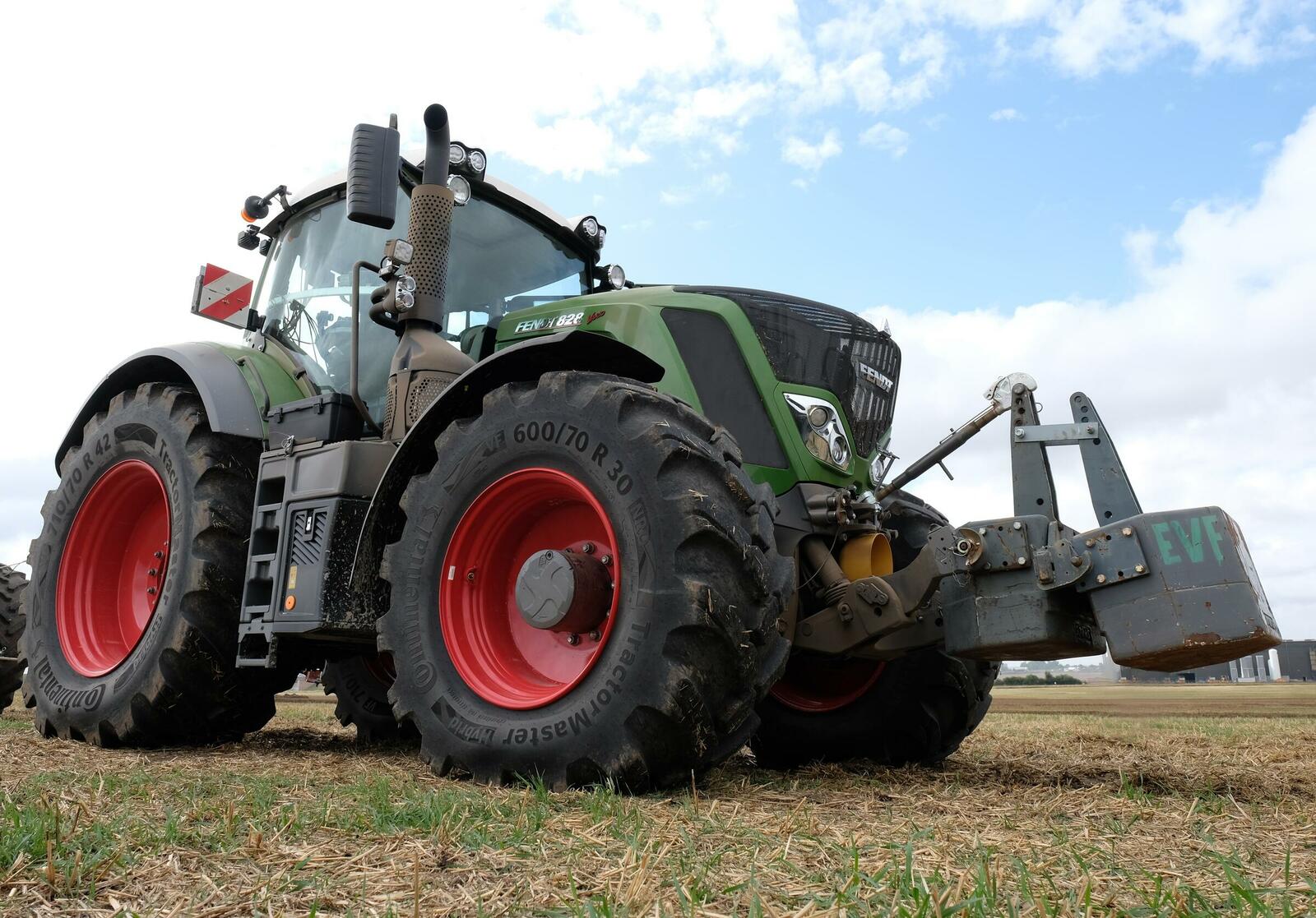 Die Continental Landwirtschaftsreifen VF TractorMaster Hybrid haben DLG-Prüfzeichen erhalten.