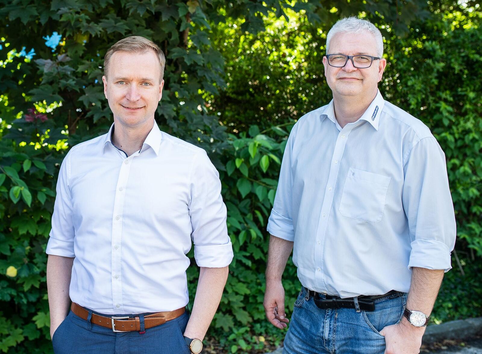 Stefan Mayrhofer (l.), Geschäfts­führer Kraiburg Austria und Vertriebsleiter Holger Düx bilanzieren ein gutes Jahr.  
