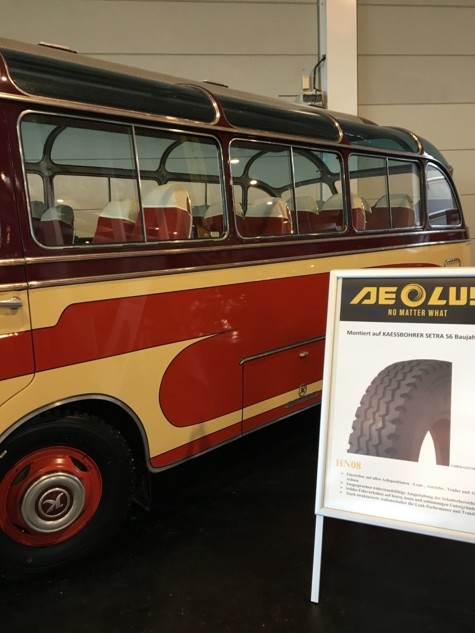 Aeolus zeigt am Bodensee sein Reifenprogramm für historische Nutzfahrzeuge und Busse.