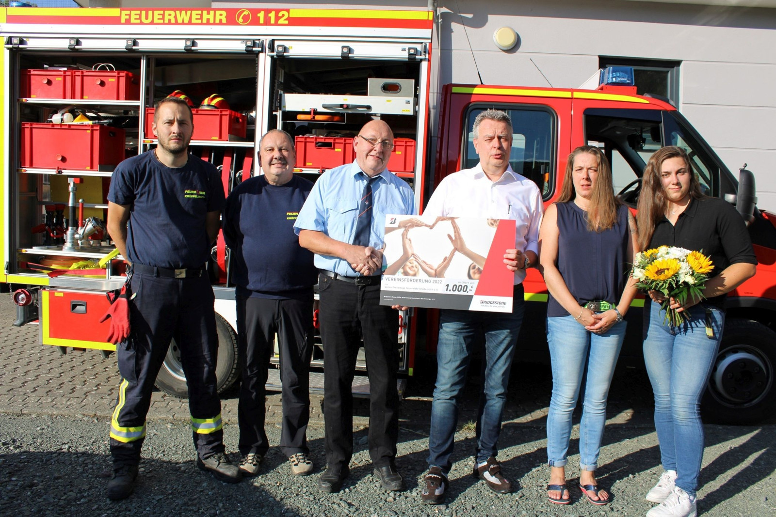 Die Freiwillige Feuerwehr aus Kröffelbach erhält im Rahmen der CSR-Aktion von Bridgestone eine Spende in Höhe von 1.000 Euro.