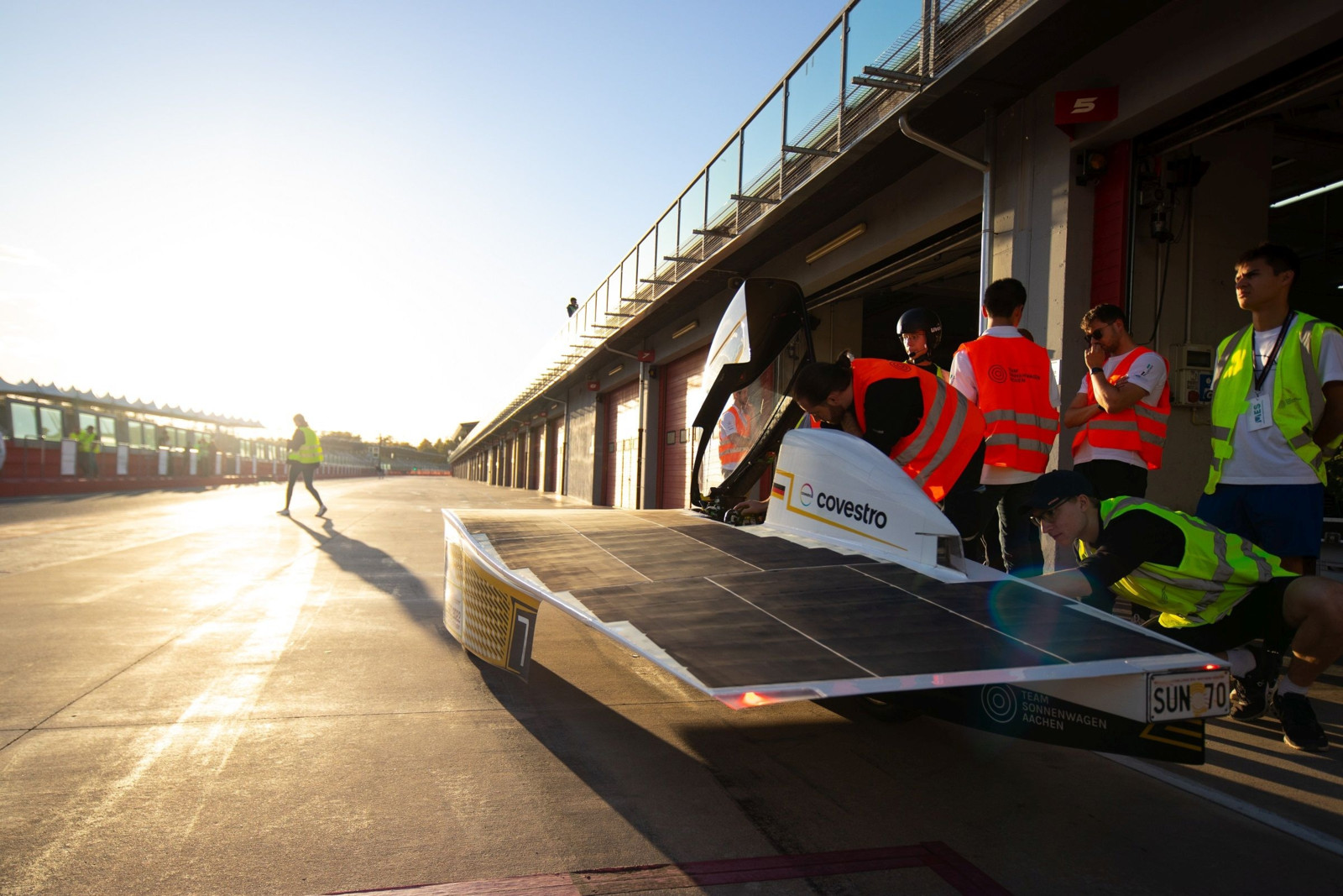 Bridgestone stattet das Team Sonnenwagen mit Reifen aus. 