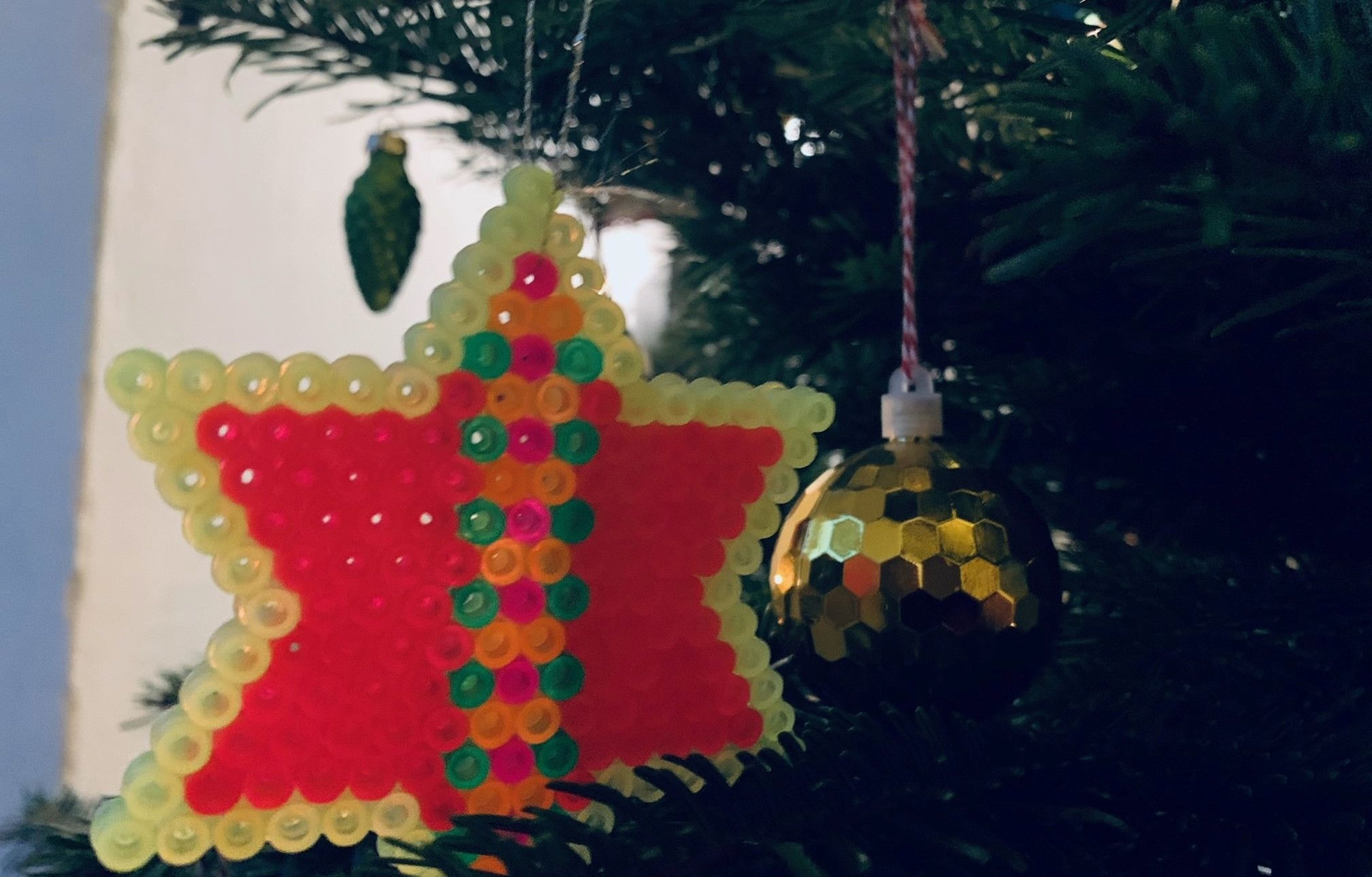 Die Redaktion verkriecht sich für kurze Zeit im weihnachtlich geschmückten Stüberl und reaktiviert die Blockflötenskills. 