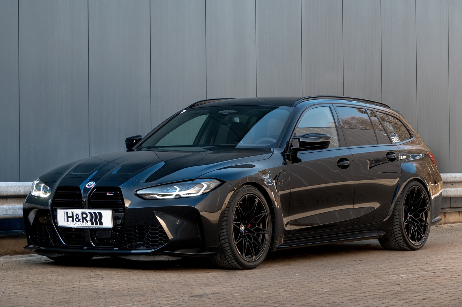 BMW bietet erstmals eine Touring-Version seines M3 an – H&R hat passende Gewindefedern im Katalog. 