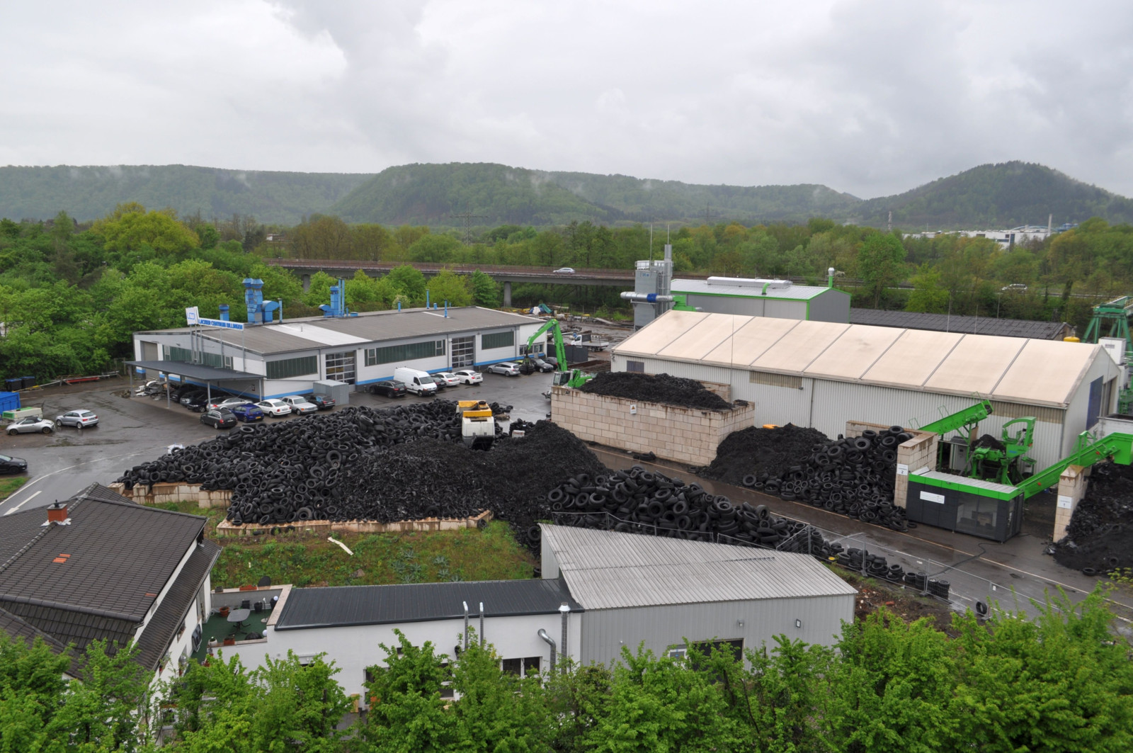 Derzeit wird das bestehende Pyrum-Werk in Dillingen/Saar von einer auf drei Produktionslinien ausgebaut. 