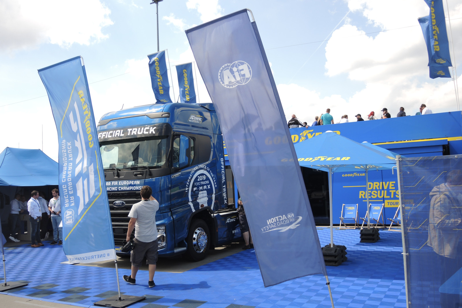 Während des Truck Grand Prix am Nürburgring lädt Goodyear Trucker und Fuhrparkmanager zum Fachsimpeln in den Showtruck ein.