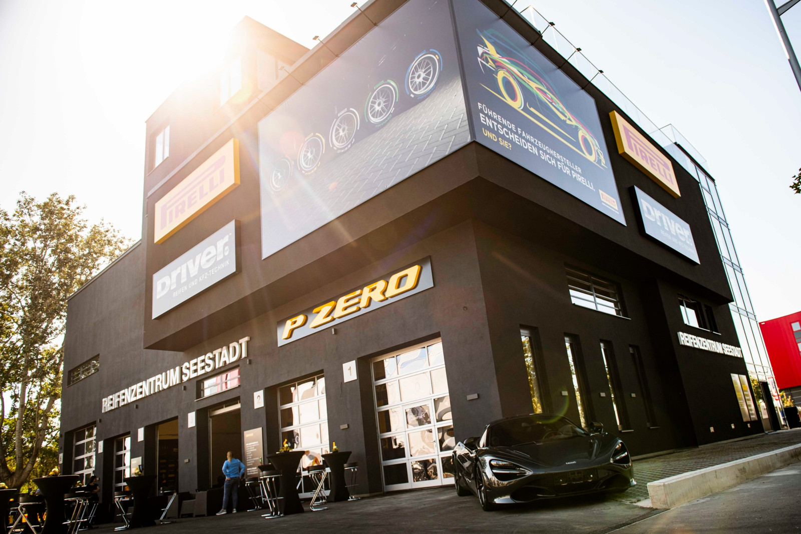 Das Driver Reifenzentrum Seestadt und P ZERO WORLD Authorized Dealer wurde in Wien eröffnet.