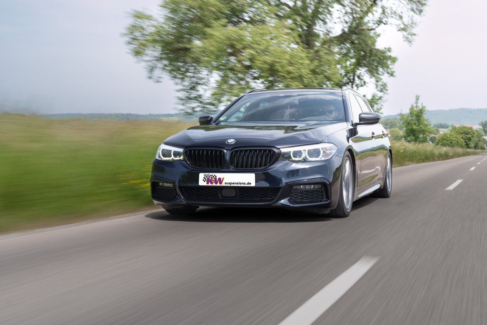 Speziell für den BMW 5er Touring (G31) mit seiner Luftfederung an der Hinterachse führt der Fahrwerkhersteller KW automotive nun ein neues Gewindefahrwerk ein. 