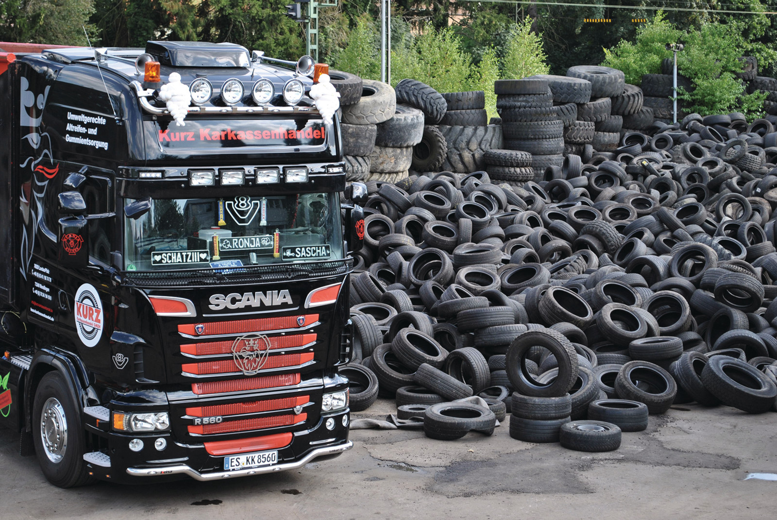 Kurz Karkassenhandel aus Wendlingen in Baden-Württemberg verlost unter seinen Kunden Gutscheine für die Reifenentsorgung. 